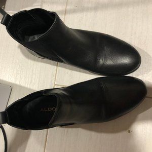 Women's ALDO black ankle boots size 6